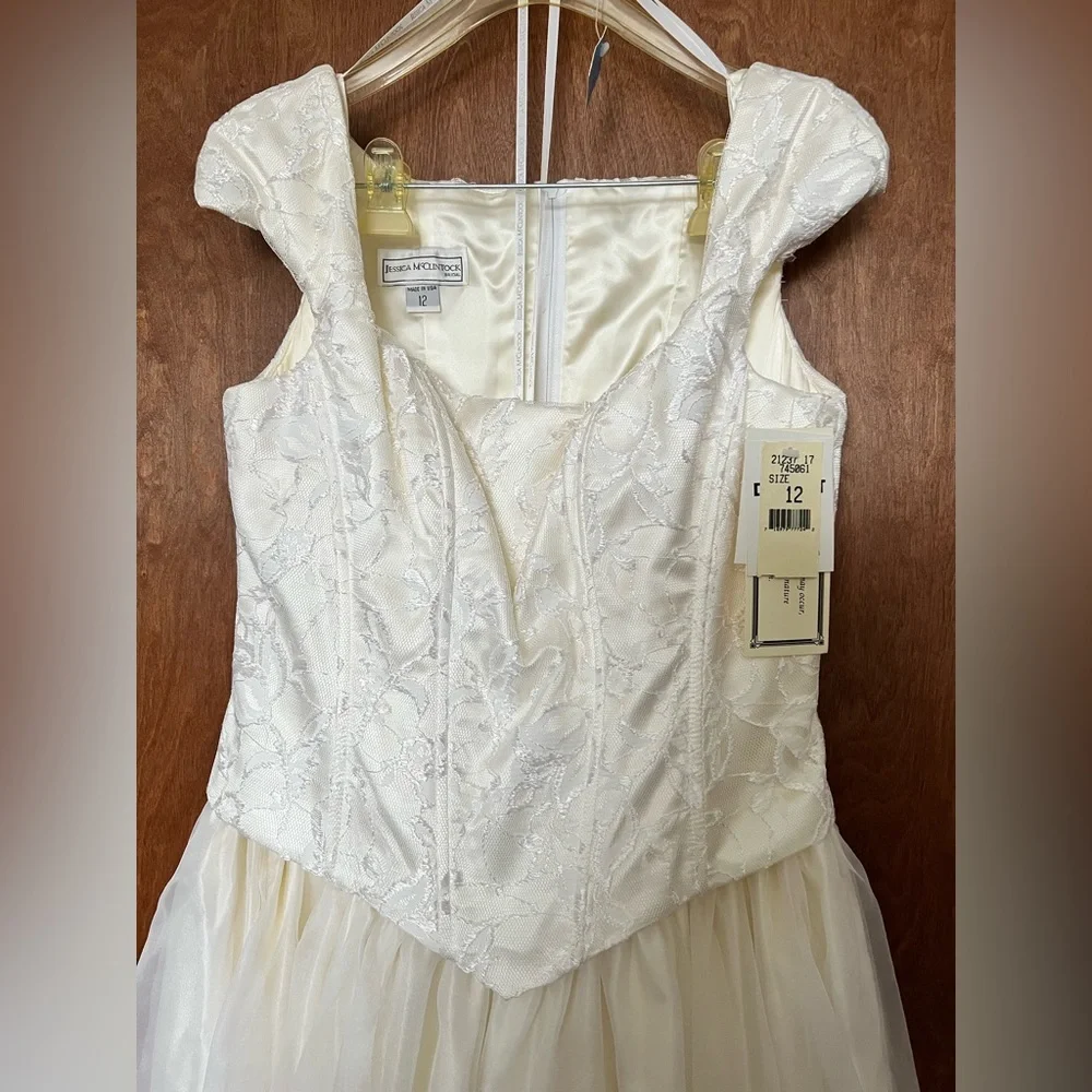 Vintage Jessica McClintock Sz 12 Wedding dress, comes with veil - Picture 2 of 6